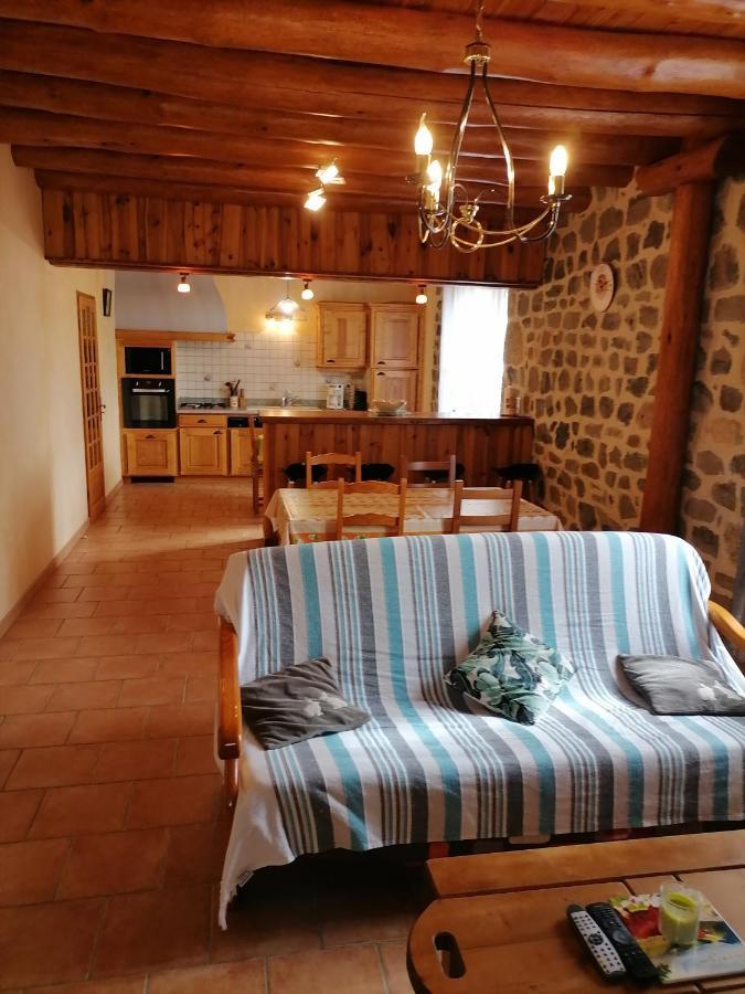 Gite A La Ferme Le Malzieu-Ville Exterior foto